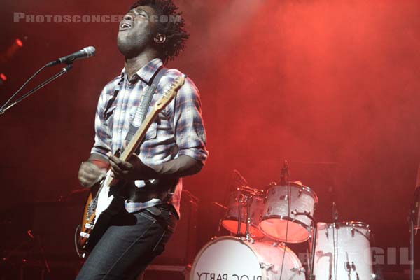 BLOC PARTY - 2007-01-22 - PARIS - Radio France (Studio 105) - Rowland Kelechukwu Okereke